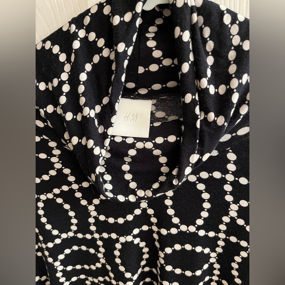 H&M~GEO TURTLENECK~XL - Picture 7 of 9